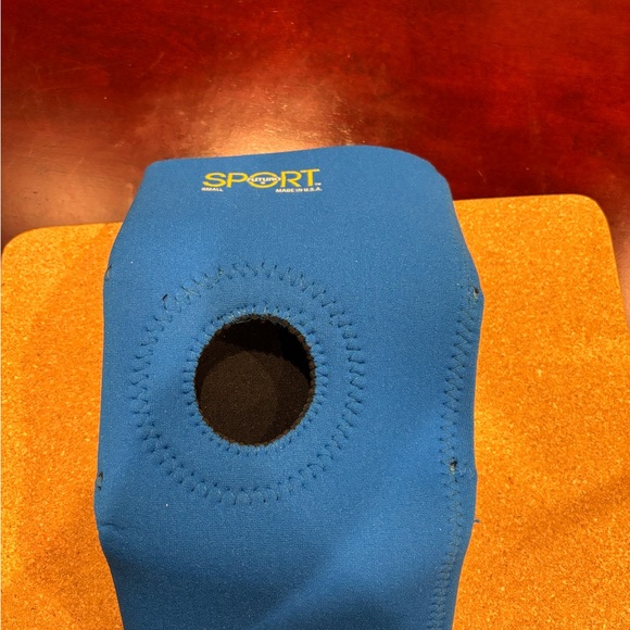 Knee Brace - Futuro Neoprene Sz Small - Picture 5 of 8